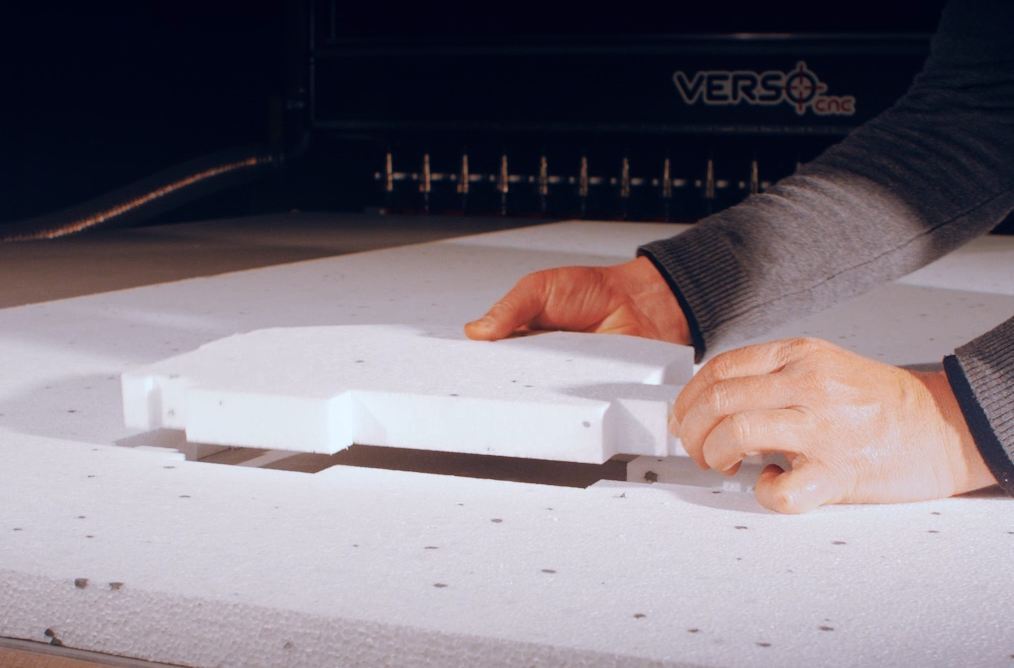 Polystyrene part cut with an oscillating knife on a VERSO VSR